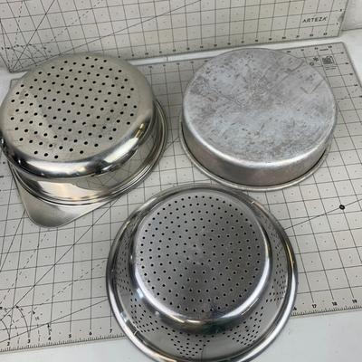 #322 Strainers/Pans