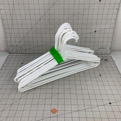 #352 White Plastic Hangers