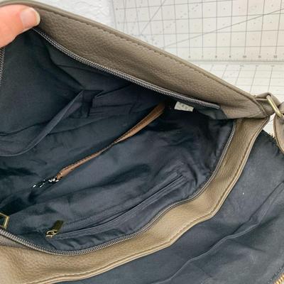 #371 Zip Hand Bag