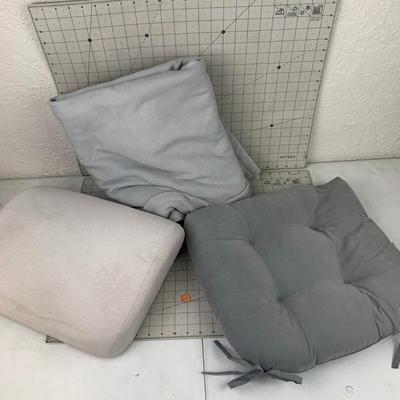 #415 Gray Seat Cushions and Blanket