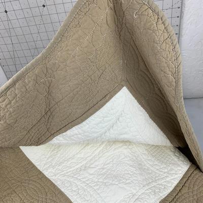 #416 Reversable Queen Quilted Bedspread