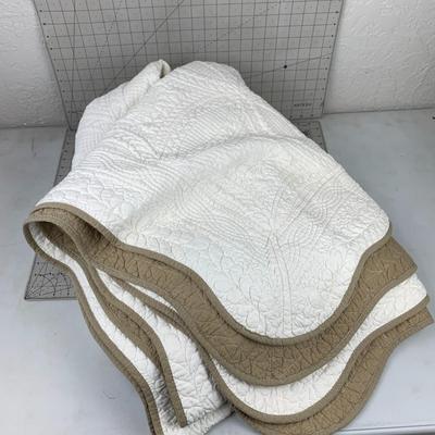 #416 Reversable Queen Quilted Bedspread