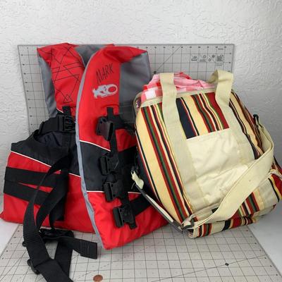 #438 Adult Large/XLarge Life Jacket and Picnic Bag