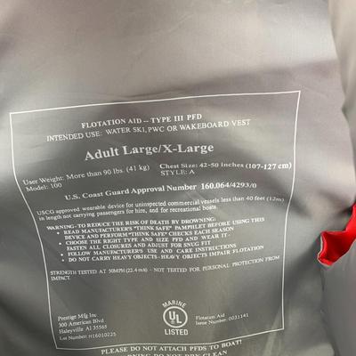 #438 Adult Large/XLarge Life Jacket and Picnic Bag