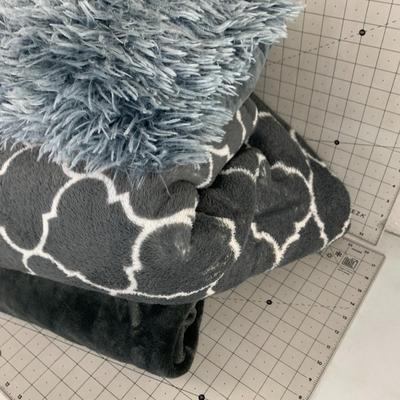 #468 Gray Pillow and Two Blankets