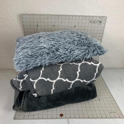 #468 Gray Pillow and Two Blankets
