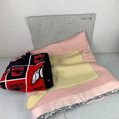 #469 Utah Utes Blanket and Handmade Doggy Bed