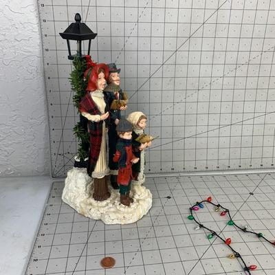 #492 Musical Dicken's Family Carolers
