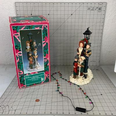 #492 Musical Dicken's Family Carolers