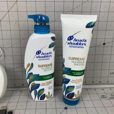 #503 Head & Shoulders Supreme Nourish & Smooth Shampoo/Conditioner and Shower Speaker