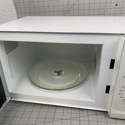 #524 Haier Microwave