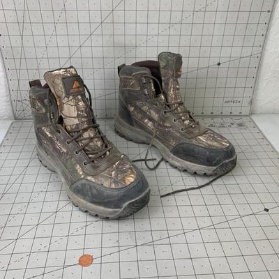 #562 Camo Size 9 Boots