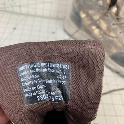 #562 Camo Size 9 Boots
