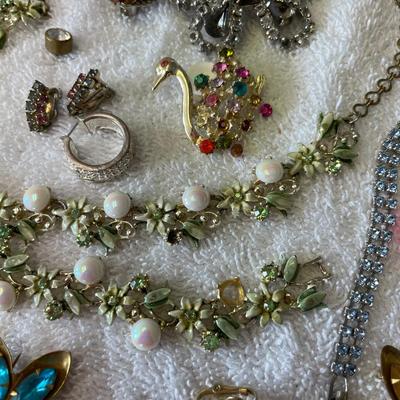 Lot of broken/ damaged jewelry.