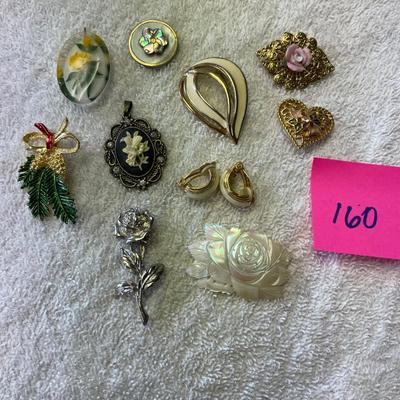 Lot of Brooches