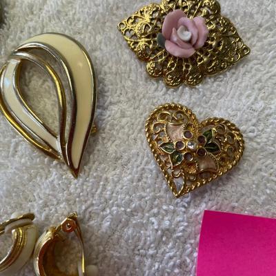 Lot of Brooches