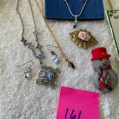 Lot of costume jewelry