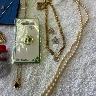 Lot of costume jewelry