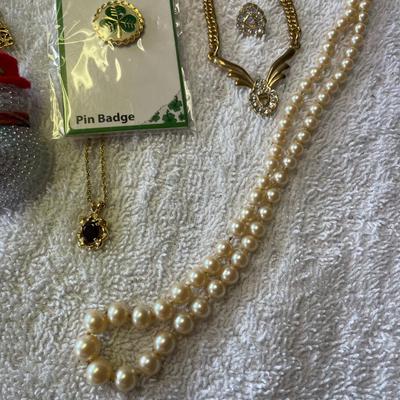Lot of costume jewelry