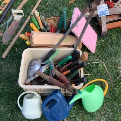 1077 Garden Hand Tools Spades, Trowel, Watering Cans and more