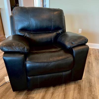 BLACK LEATHER, POWER OVERSIZED RECLINER