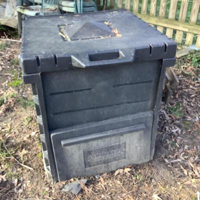 1082 Gardeners Deluxe Pyramid Composter Outdoor Container