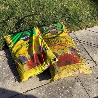 1083 Unopened Bag of Peat Moss Tourbe with Two Bags of Miracle Gro Potting Soil