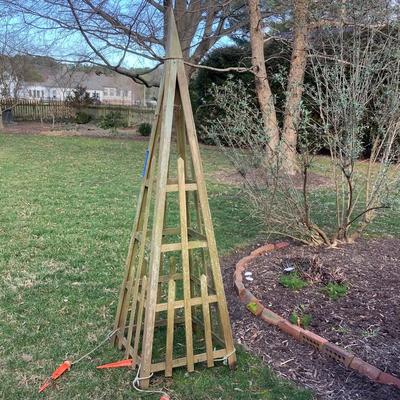 1086 Rustic Wooden Pyramid Trellis