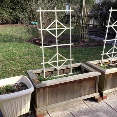 1089 Large Wooden Flower Box with Trellis