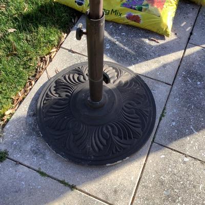 1095  Large 7.5' Blue Market Umbrella with Metal Stand