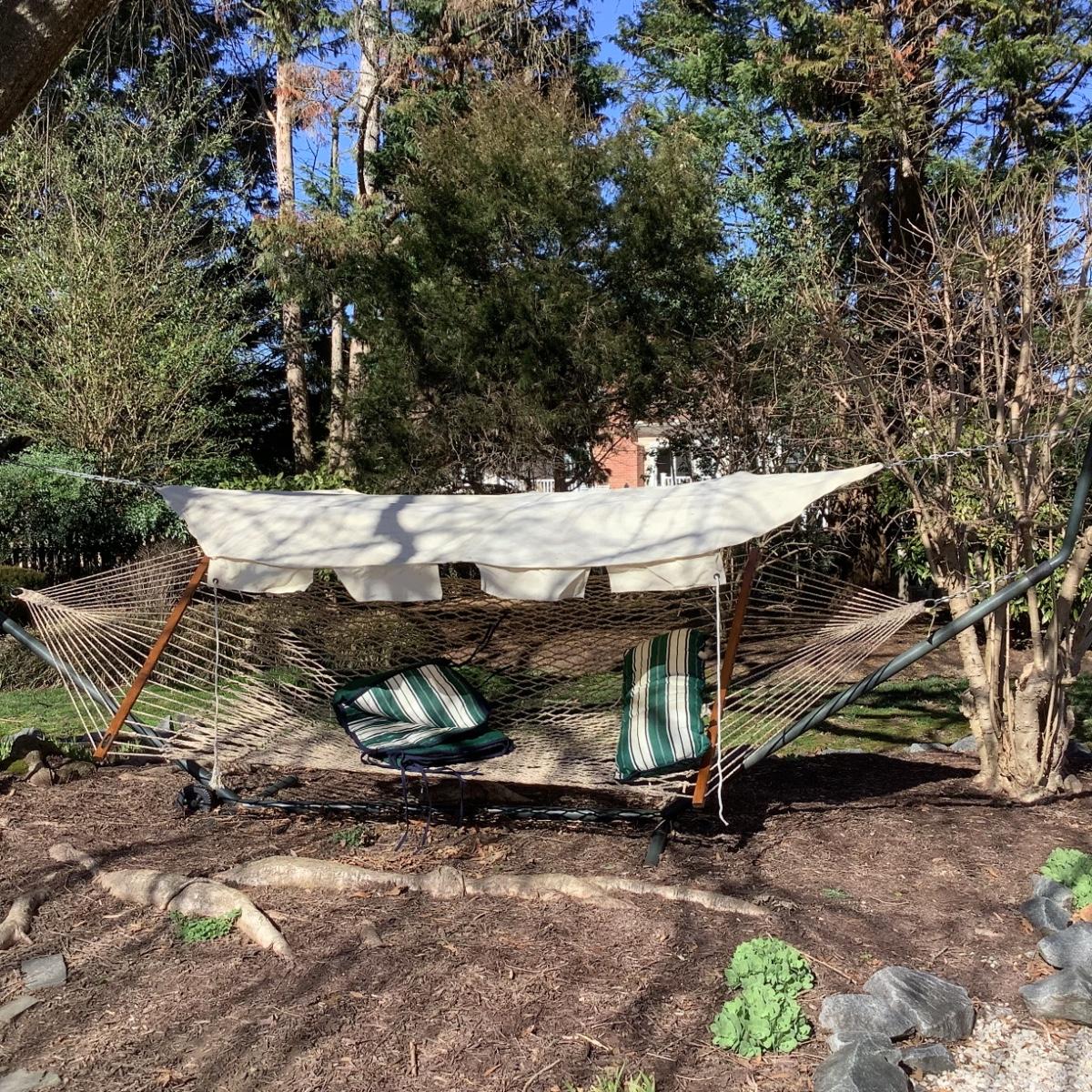 1099 L.L. Bean Hatteras Hammock with Canopy and Stand come with