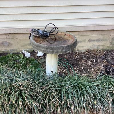 1111 Cement Bird Bath with Electric Heater