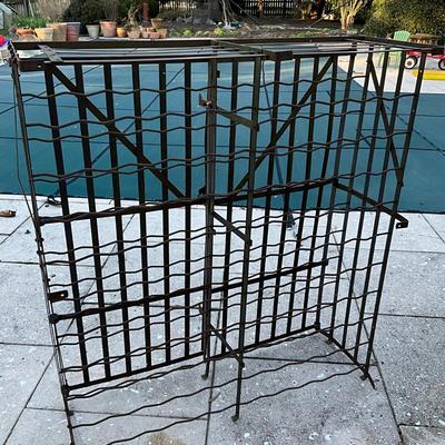 1123 Vintage Metal Wall Mount Wine Rack