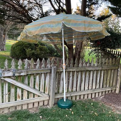 1128 Vintage Crank Handle Mesh Umbrella with weighted plastic base