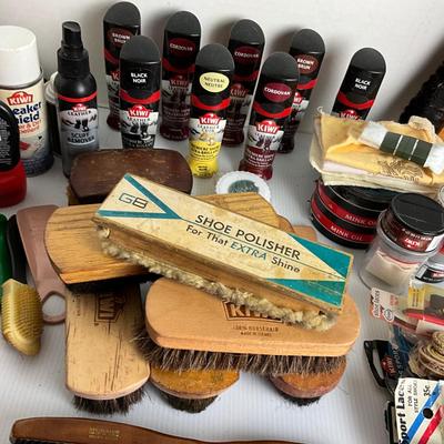 1150 Shoe Shine Lot with Brushes, Polish,