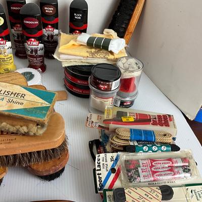 1150 Shoe Shine Lot with Brushes, Polish,