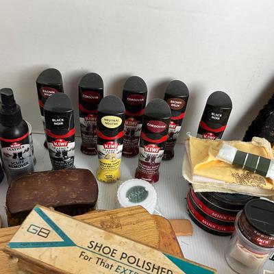 1150 Shoe Shine Lot with Brushes, Polish,