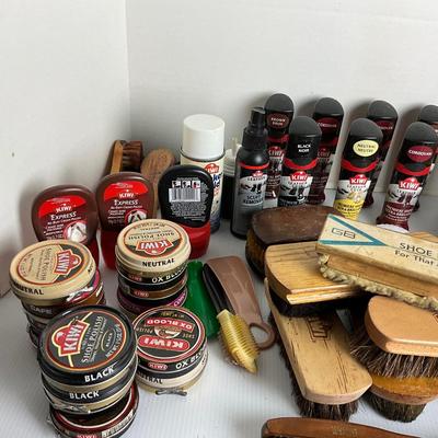 1150 Shoe Shine Lot with Brushes, Polish,