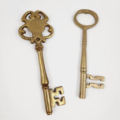 FANTASTIC BRASS DECORATIVE SKELETON KEYS