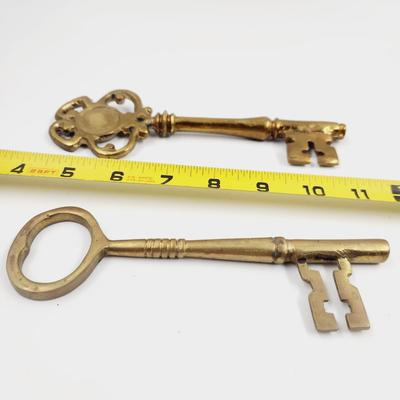 FANTASTIC BRASS DECORATIVE SKELETON KEYS
