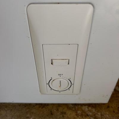 1209 Holiday 5 cu feet Chest Freezer