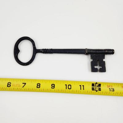 CAST IRON SKELETON DECOR KEY