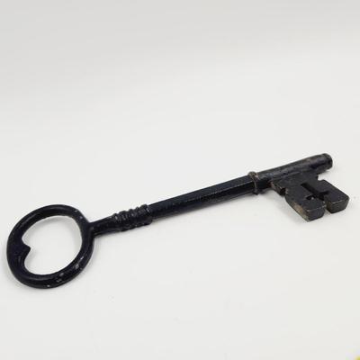 CAST IRON SKELETON DECOR KEY