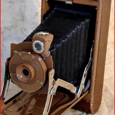 Very Rare Antique Brown 1929 Kodak Junior No. 1A Pocket Folding Leather Bellow and Case