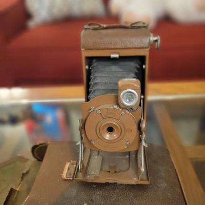 Very Rare Antique Brown 1929 Kodak Junior No. 1A Pocket Folding Leather Bellow and Case