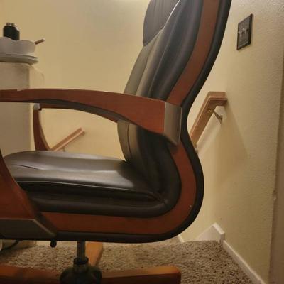 Contemporary Leather Executive Swivel Ergonomic High Back Office Chair - Black