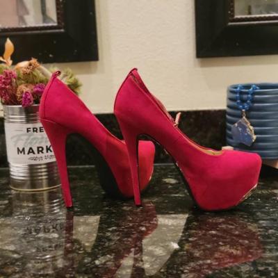 Awesome 6 inch Red Stilettos size 7