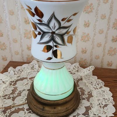 Vintage Mid Century  3 Way Lighted Table Lamp