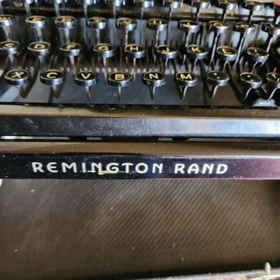 Vintage Black Remington Rand Streamliner Portable Typewriter with case
