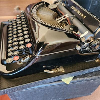 Vintage Black Remington Rand Streamliner Portable Typewriter with case